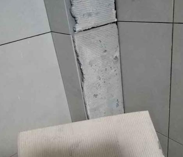 金华瓷砖空鼓维修公司分享下厨房瓷砖脱落的补救措施。
